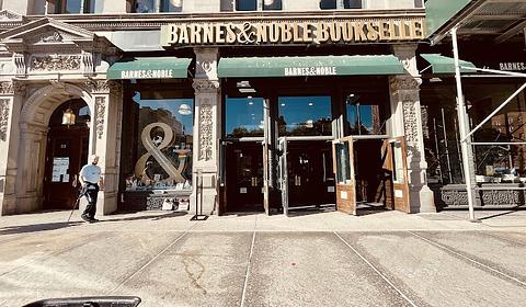 Barnes & Noble main photo