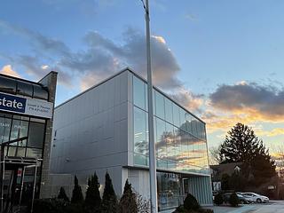 Queens Public Library at Glen Oaks main photo