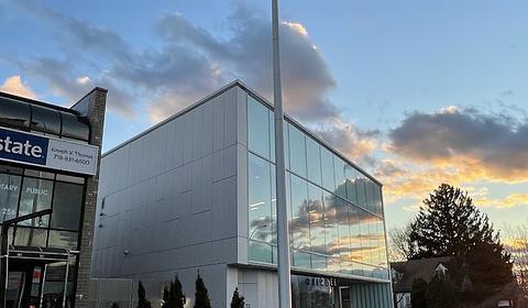 Queens Public Library at Glen Oaks main photo