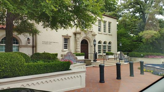 Highland Park Harvey R. "Bum" Bright Library main photo